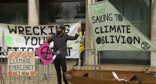 Captain Fossil sailing to climate oblivion